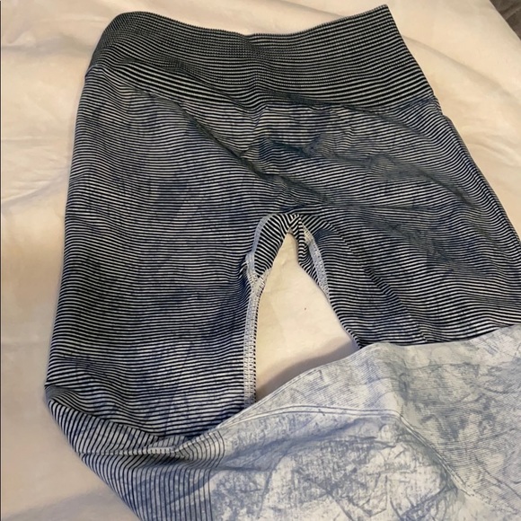 Ombré size 6 lululemon fits like a 2 not stretchy. - Picture 2 of 4